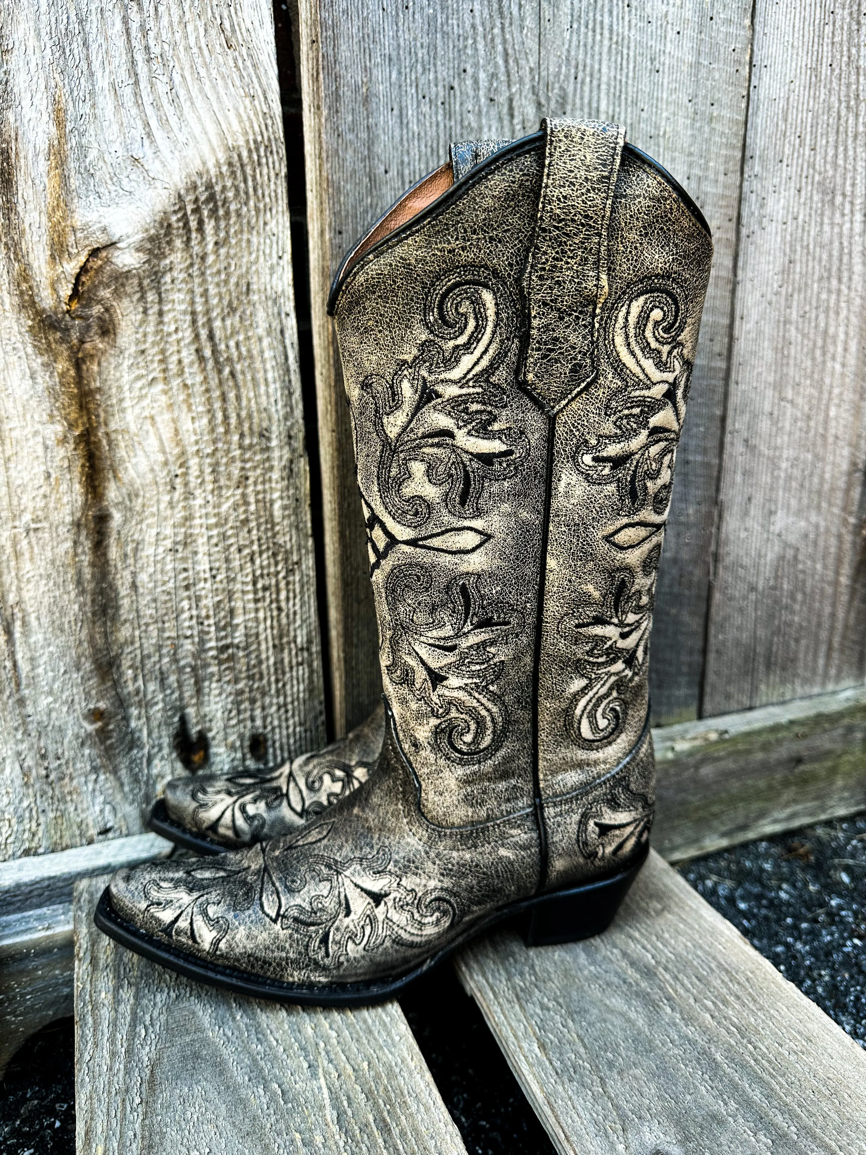 LD Distressed Bone Embroidery Circle G Boot