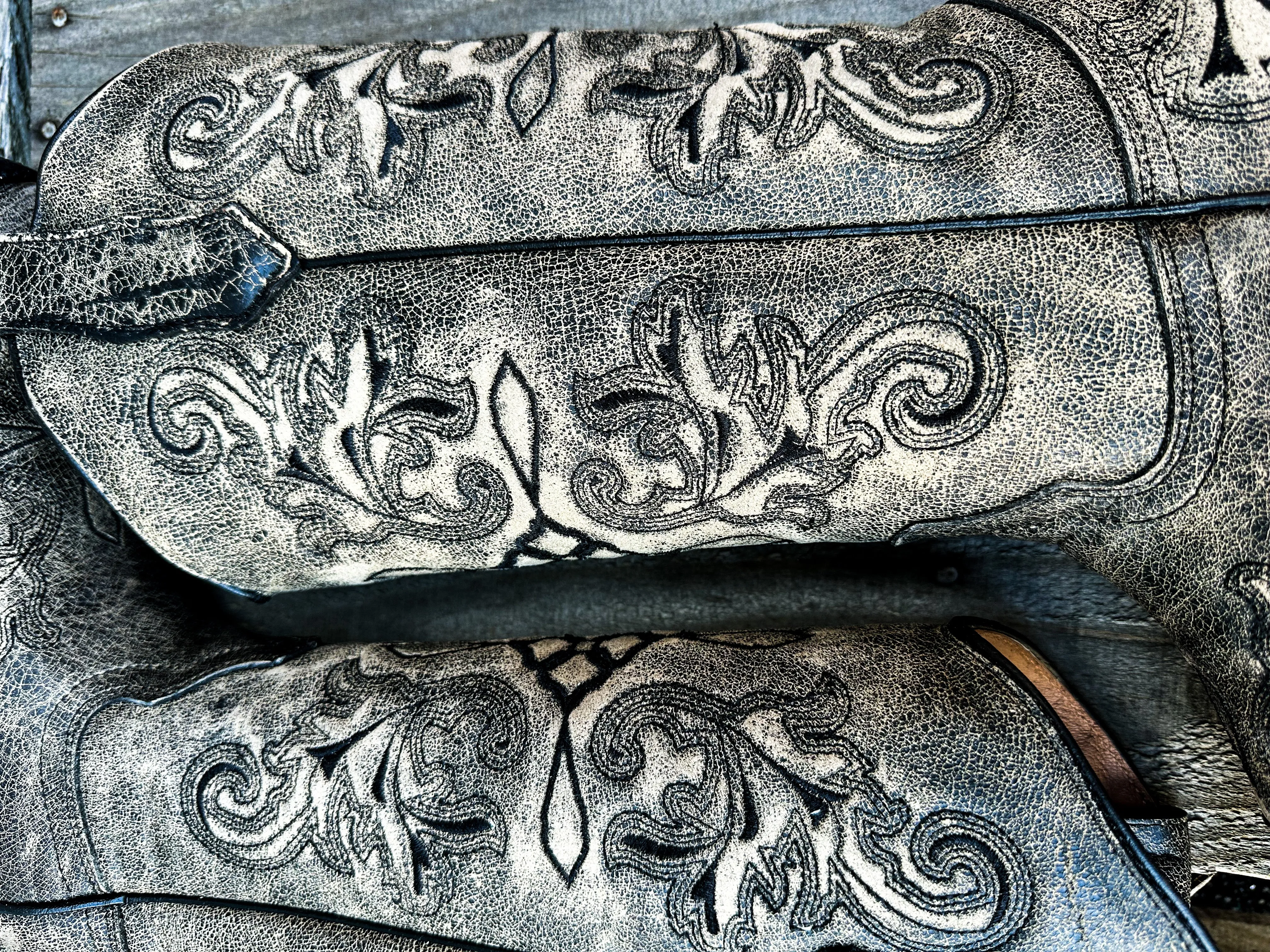 LD Distressed Bone Embroidery Circle G Boot